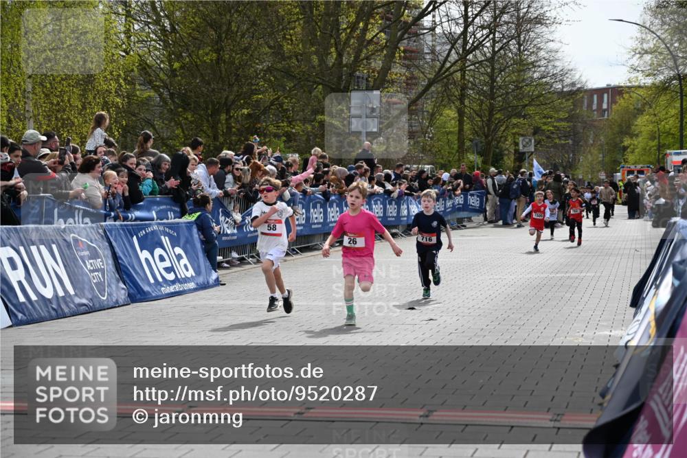 12.04.2026 - 45. Internationalen Wilhelmsburger Insellauf J. Mangold http://msf.ph/oto/9520287 12.04.2026 14:08:29 Ziel 1509, 58, 26, 716 meine-sportfotos.de