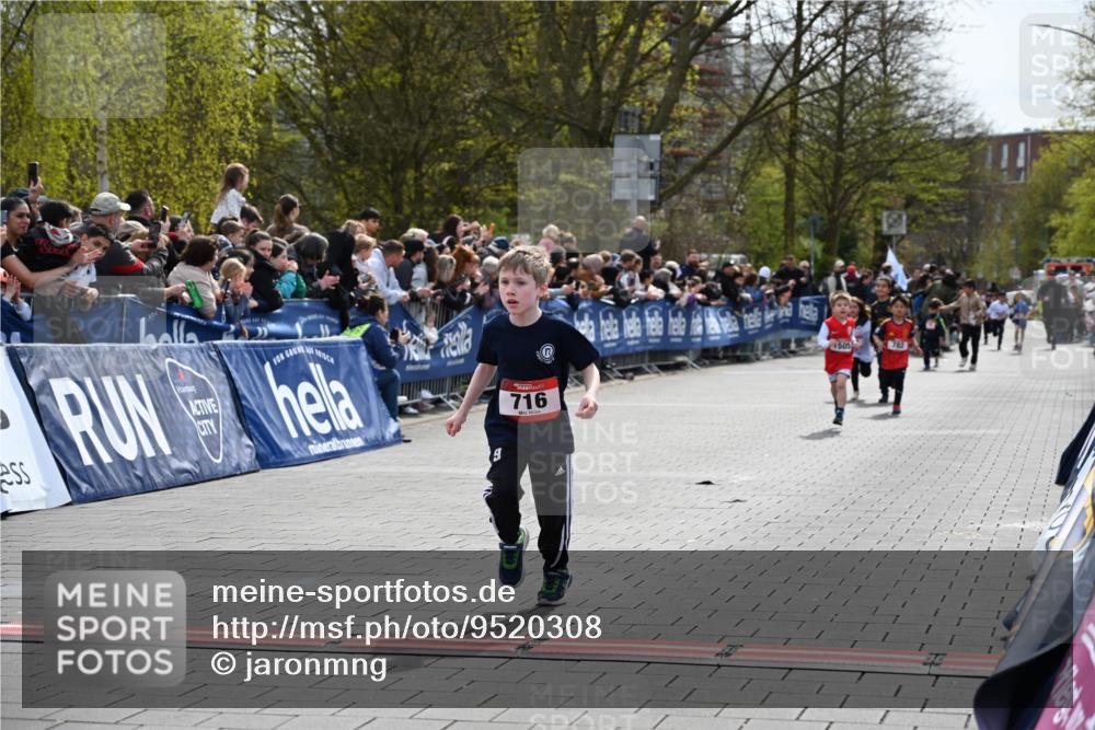 12.04.2026 - 45. Internationalen Wilhelmsburger Insellauf J. Mangold http://msf.ph/oto/9520308 12.04.2026 14:08:31 Ziel 58, 26, 716, 1505 meine-sportfotos.de