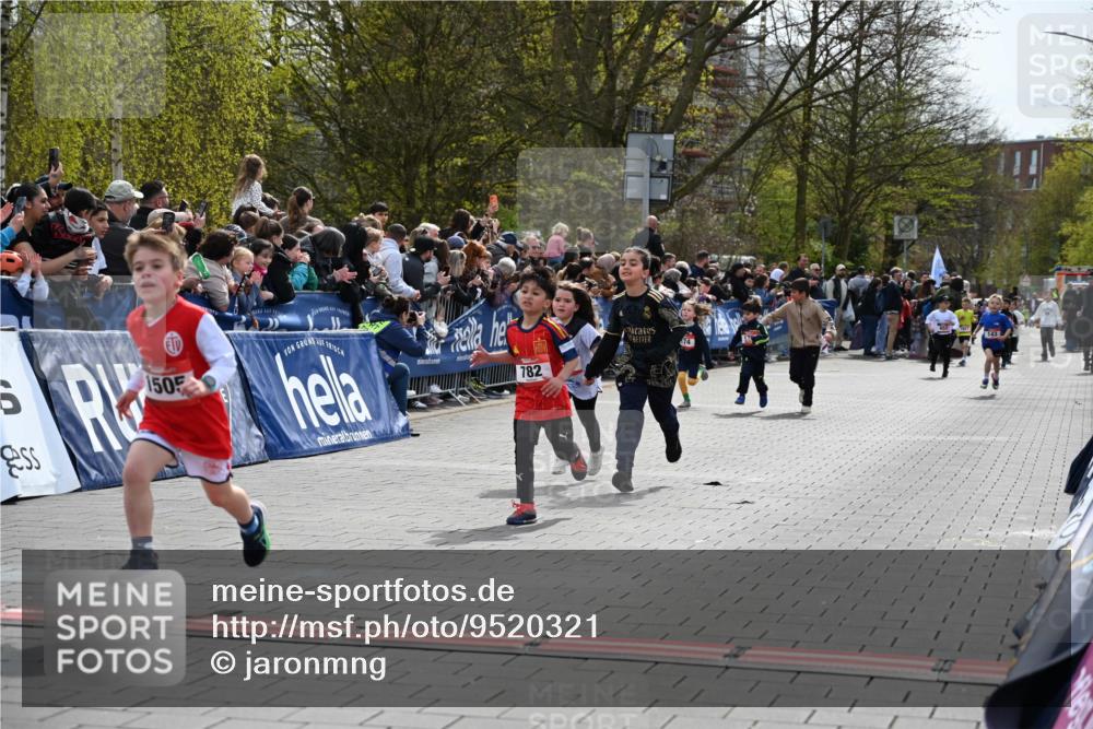 12.04.2026 - 45. Internationalen Wilhelmsburger Insellauf J. Mangold http://msf.ph/oto/9520321 12.04.2026 14:08:35 Ziel 716, 1505, 782, 258, 175, 174 meine-sportfotos.de