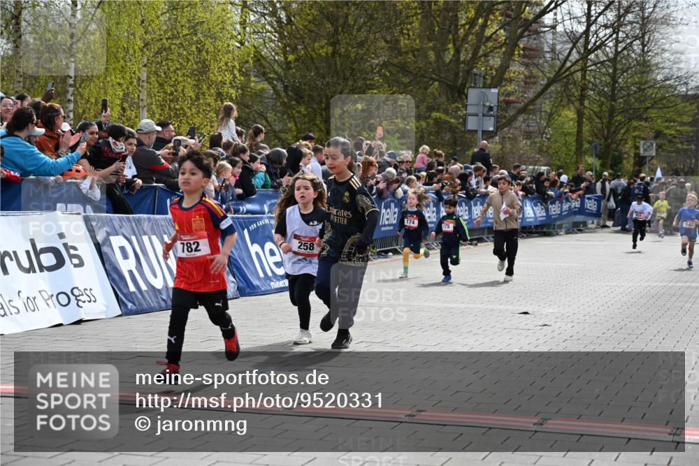 12.04.2026 - 45. Internationalen Wilhelmsburger Insellauf J. Mangold http://msf.ph/oto/9520331 12.04.2026 14:08:36 Ziel 1505, 782, 258, 175, 174, 653, 143 meine-sportfotos.de
