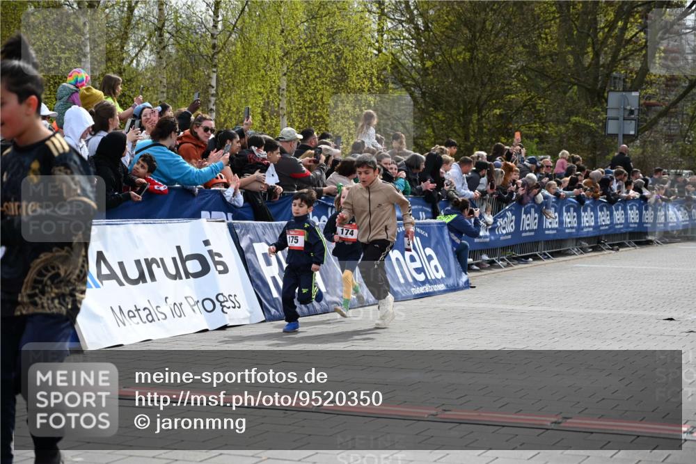 12.04.2026 - 45. Internationalen Wilhelmsburger Insellauf J. Mangold http://msf.ph/oto/9520350 12.04.2026 14:08:38 Ziel 1505, 782, 258, 175, 174, 653, 143 meine-sportfotos.de