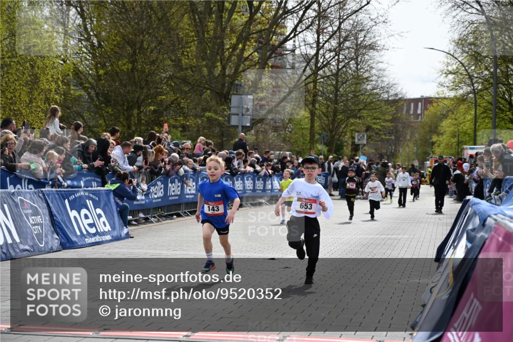12.04.2026 - 45. Internationalen Wilhelmsburger Insellauf J. Mangold http://msf.ph/oto/9520352 12.04.2026 14:08:39 Ziel 782, 258, 175, 174, 653, 143, 1057 meine-sportfotos.de