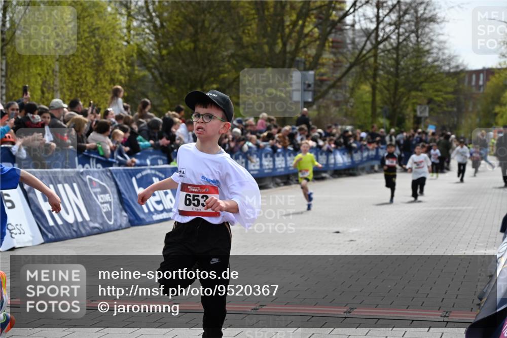 12.04.2026 - 45. Internationalen Wilhelmsburger Insellauf J. Mangold http://msf.ph/oto/9520367 12.04.2026 14:08:41 Ziel 175, 174, 653, 143, 1057, 232, 749, 967 meine-sportfotos.de