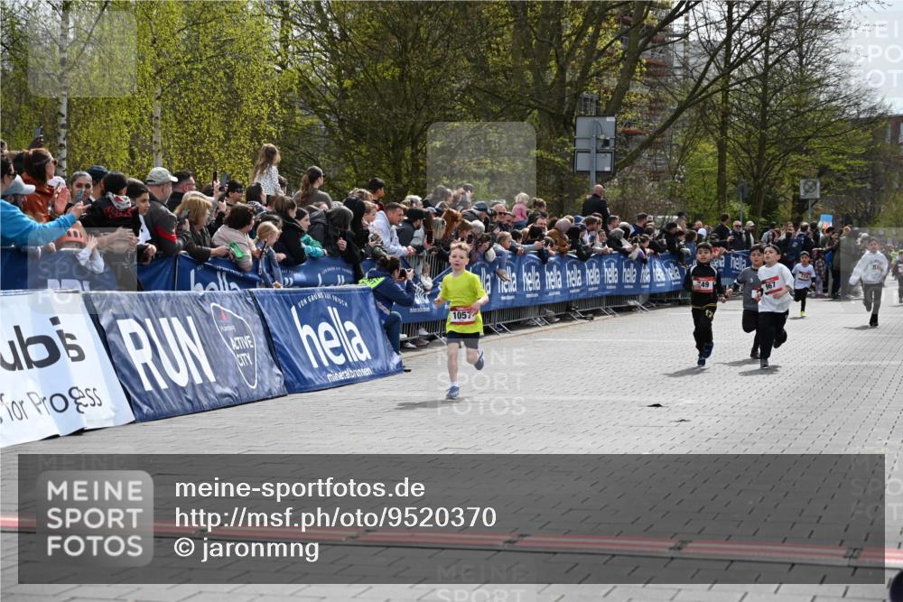 12.04.2026 - 45. Internationalen Wilhelmsburger Insellauf J. Mangold http://msf.ph/oto/9520370 12.04.2026 14:08:42 Ziel 175, 174, 653, 143, 1057, 232, 749, 967 meine-sportfotos.de