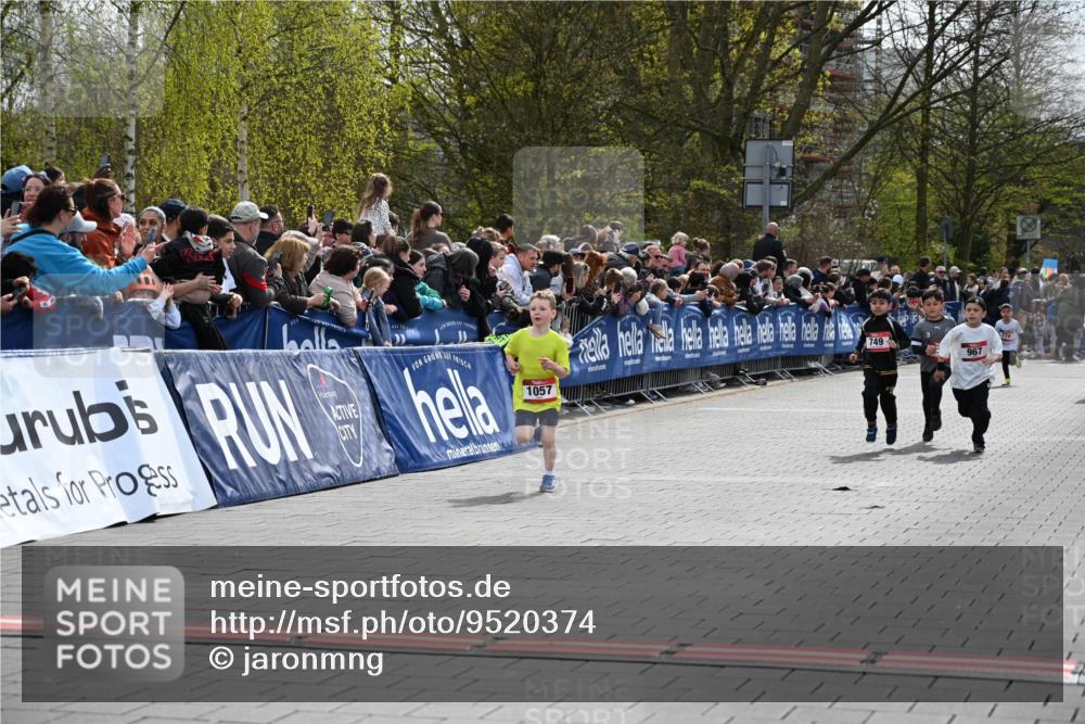12.04.2026 - 45. Internationalen Wilhelmsburger Insellauf J. Mangold http://msf.ph/oto/9520374 12.04.2026 14:08:42 Ziel 175, 174, 653, 143, 1057, 232, 749, 967 meine-sportfotos.de
