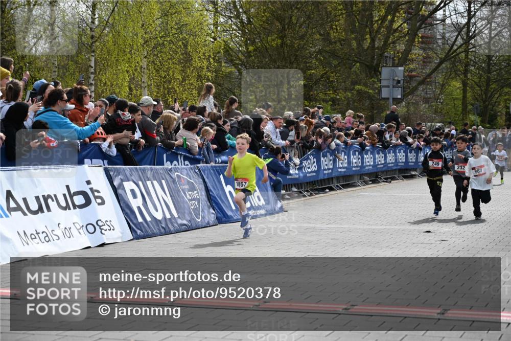 12.04.2026 - 45. Internationalen Wilhelmsburger Insellauf J. Mangold http://msf.ph/oto/9520378 12.04.2026 14:08:42 Ziel 175, 174, 653, 143, 1057, 232, 749, 967 meine-sportfotos.de