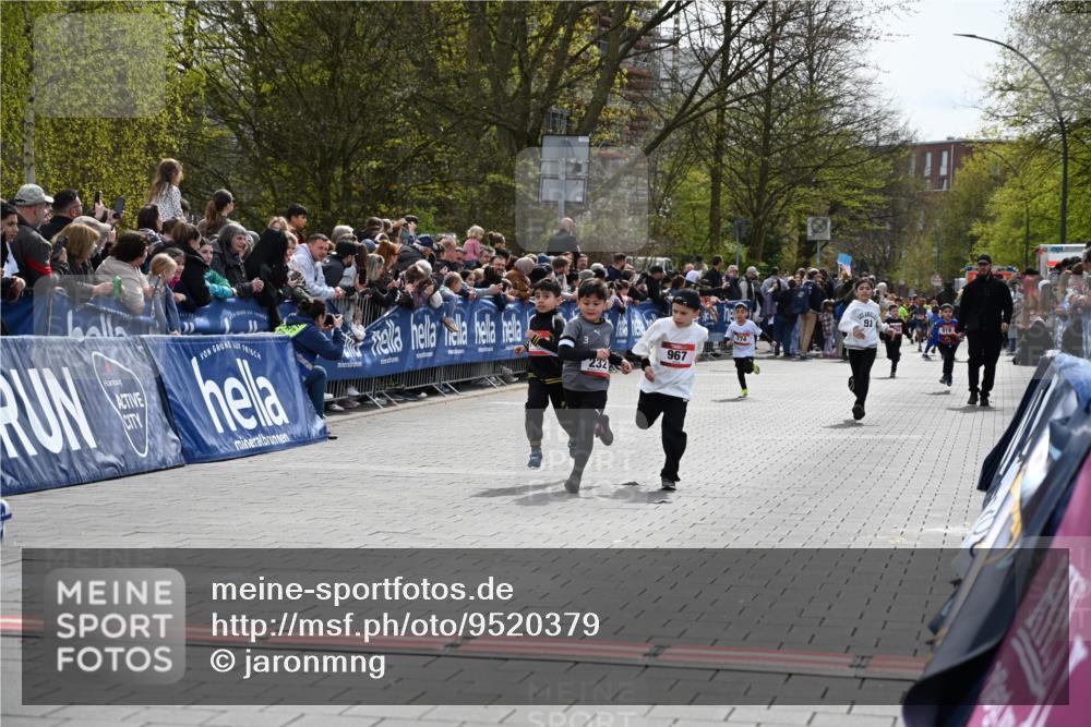 12.04.2026 - 45. Internationalen Wilhelmsburger Insellauf J. Mangold http://msf.ph/oto/9520379 12.04.2026 14:08:43 Ziel 174, 653, 143, 1057, 232, 749, 967 meine-sportfotos.de