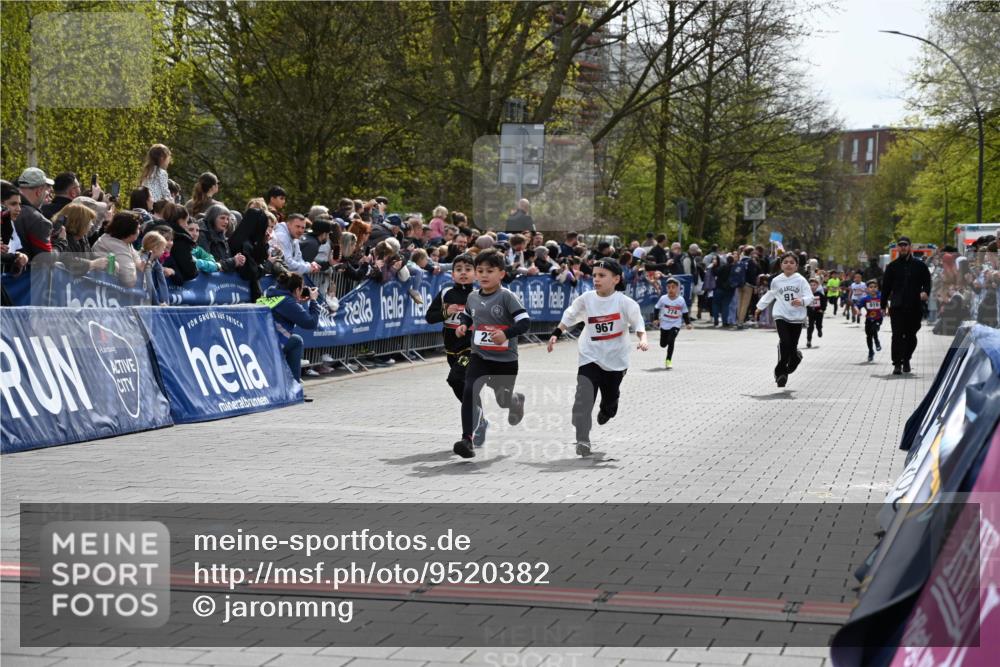 12.04.2026 - 45. Internationalen Wilhelmsburger Insellauf J. Mangold http://msf.ph/oto/9520382 12.04.2026 14:08:43 Ziel 174, 653, 143, 1057, 232, 749, 967 meine-sportfotos.de
