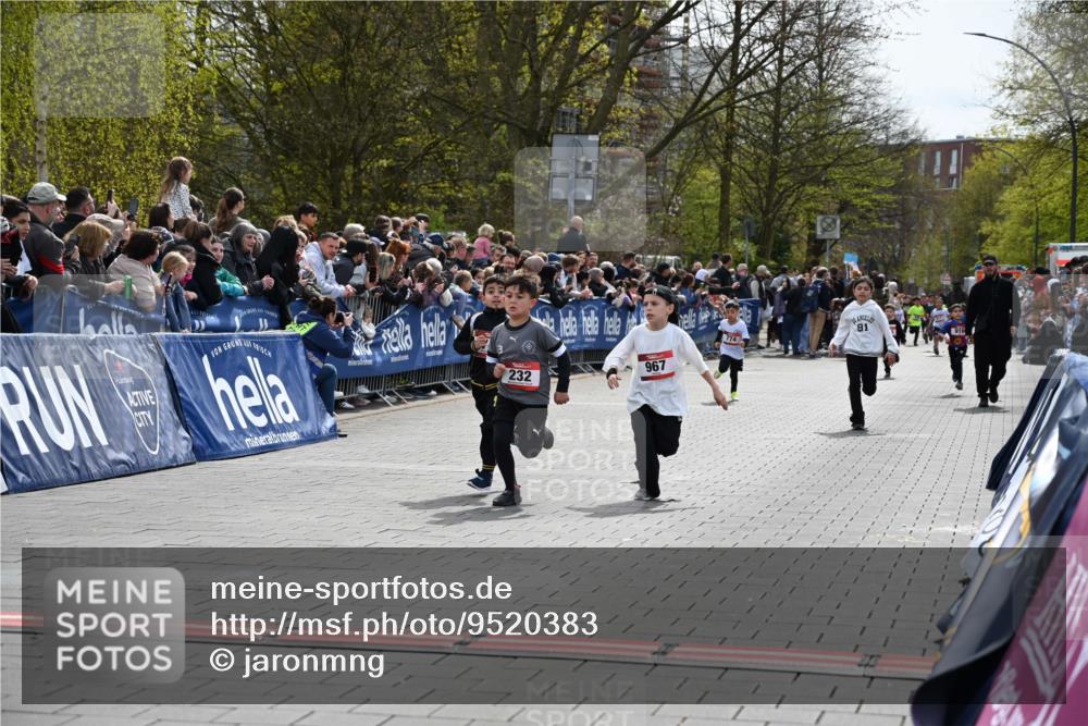 12.04.2026 - 45. Internationalen Wilhelmsburger Insellauf J. Mangold http://msf.ph/oto/9520383 12.04.2026 14:08:44 Ziel 653, 143, 1057, 232, 749, 967, 774 meine-sportfotos.de