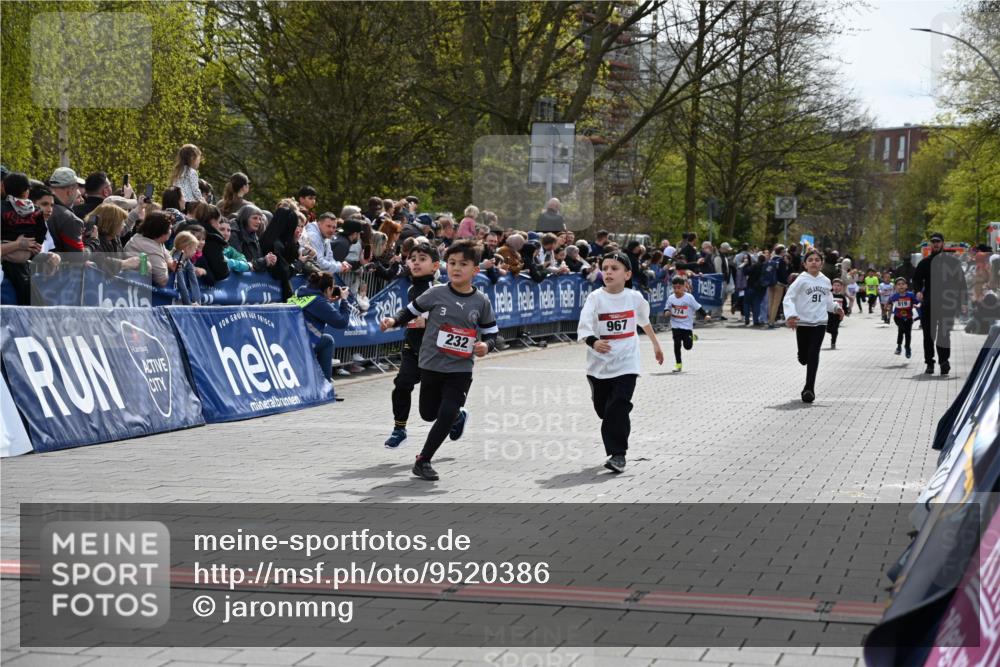 12.04.2026 - 45. Internationalen Wilhelmsburger Insellauf J. Mangold http://msf.ph/oto/9520386 12.04.2026 14:08:44 Ziel 653, 143, 1057, 232, 749, 967, 774 meine-sportfotos.de