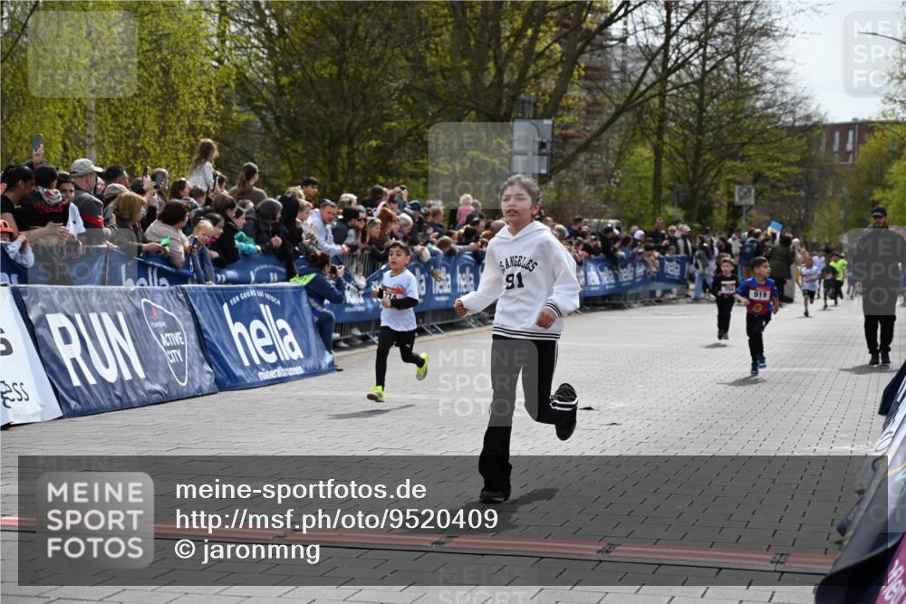 12.04.2026 - 45. Internationalen Wilhelmsburger Insellauf J. Mangold http://msf.ph/oto/9520409 12.04.2026 14:08:47 Ziel 1057, 232, 749, 967, 774, 919 meine-sportfotos.de