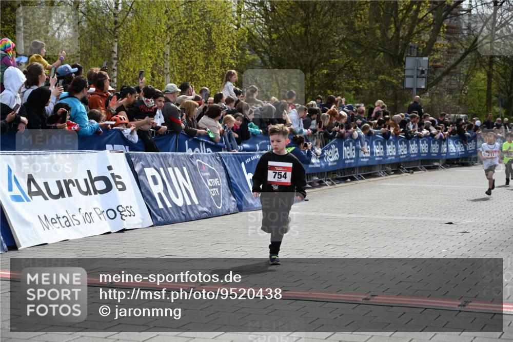 12.04.2026 - 45. Internationalen Wilhelmsburger Insellauf J. Mangold http://msf.ph/oto/9520438 12.04.2026 14:08:52 Ziel 774, 919, 754, 211, 711, 530 meine-sportfotos.de