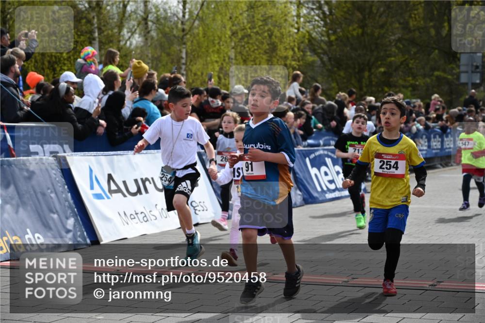 12.04.2026 - 45. Internationalen Wilhelmsburger Insellauf J. Mangold http://msf.ph/oto/9520458 12.04.2026 14:09:00 Ziel 211, 711, 530, 91, 254, 1506, 266, 713, 547, 762, 281, 928 meine-sportfotos.de