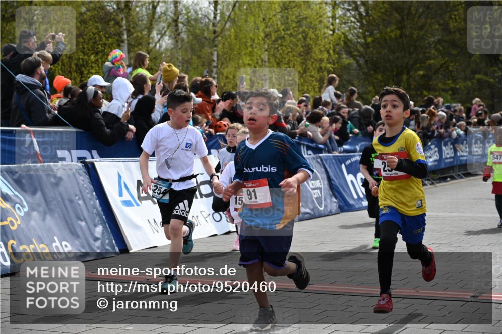12.04.2026 - 45. Internationalen Wilhelmsburger Insellauf J. Mangold http://msf.ph/oto/9520460 12.04.2026 14:09:00 Ziel 211, 711, 530, 91, 254, 1506, 266, 713, 547, 762, 281, 928 meine-sportfotos.de