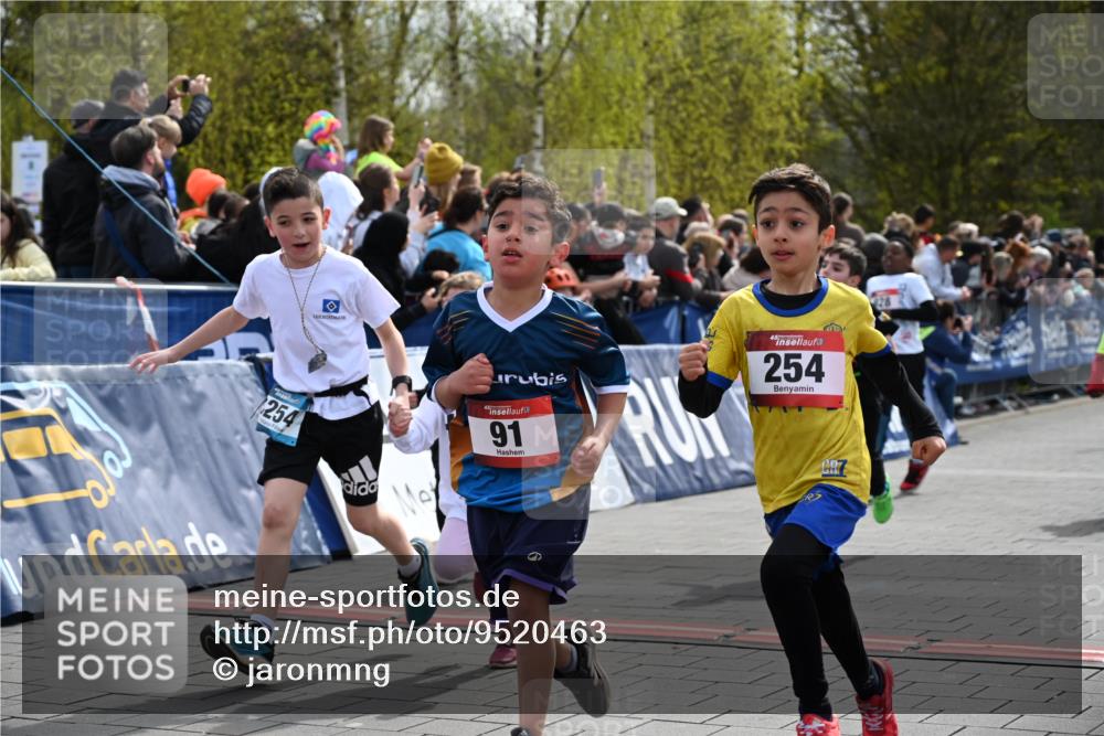 12.04.2026 - 45. Internationalen Wilhelmsburger Insellauf J. Mangold http://msf.ph/oto/9520463 12.04.2026 14:09:00 Ziel 211, 711, 530, 91, 254, 1506, 266, 713, 547, 762, 281, 928 meine-sportfotos.de