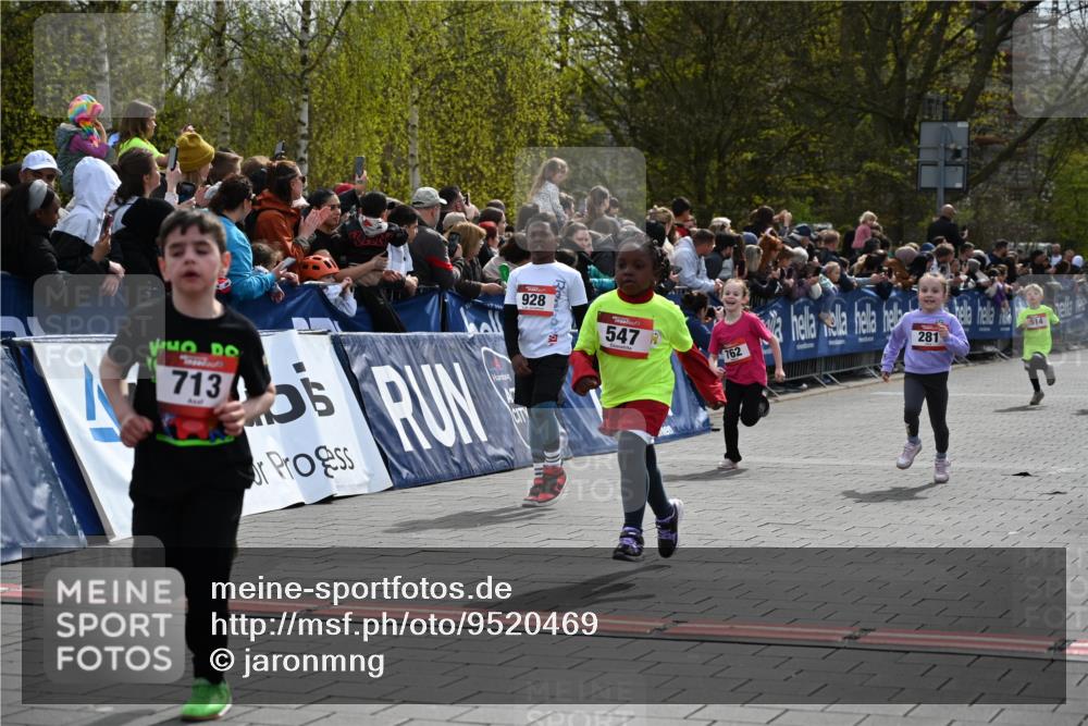 12.04.2026 - 45. Internationalen Wilhelmsburger Insellauf J. Mangold http://msf.ph/oto/9520469 12.04.2026 14:09:01 Ziel 91, 254, 1506, 266, 713, 547, 762, 281, 928, 953 meine-sportfotos.de