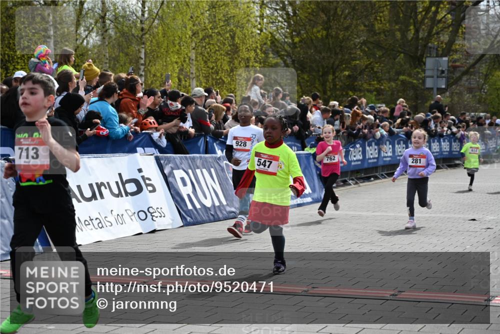 12.04.2026 - 45. Internationalen Wilhelmsburger Insellauf J. Mangold http://msf.ph/oto/9520471 12.04.2026 14:09:02 Ziel 91, 254, 1506, 266, 713, 547, 762, 281, 928, 953, 614, 235 meine-sportfotos.de