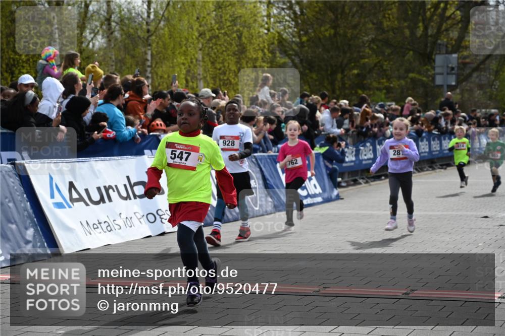 12.04.2026 - 45. Internationalen Wilhelmsburger Insellauf J. Mangold http://msf.ph/oto/9520477 12.04.2026 14:09:02 Ziel 91, 254, 1506, 266, 713, 547, 762, 281, 928, 953, 614, 235 meine-sportfotos.de