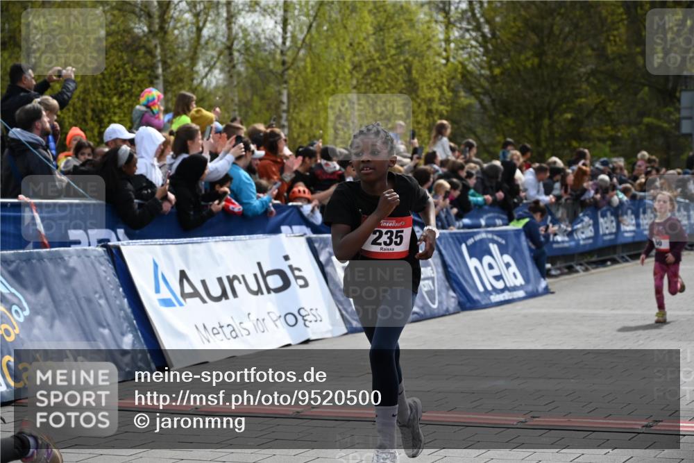 12.04.2026 - 45. Internationalen Wilhelmsburger Insellauf J. Mangold http://msf.ph/oto/9520500 12.04.2026 14:09:07 Ziel 762, 281, 928, 953, 614, 235, 50, 256, 214, 939, 274 meine-sportfotos.de