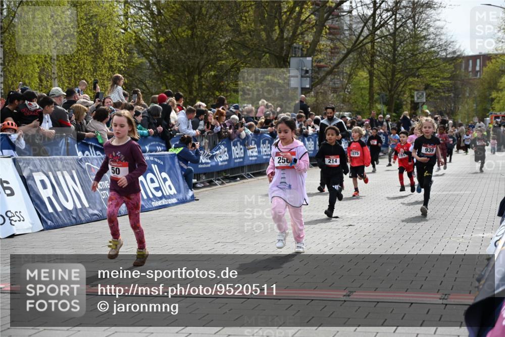 12.04.2026 - 45. Internationalen Wilhelmsburger Insellauf J. Mangold http://msf.ph/oto/9520511 12.04.2026 14:09:09 Ziel 953, 614, 235, 50, 256, 214, 939, 274, 191, 1075, 52, 247 meine-sportfotos.de