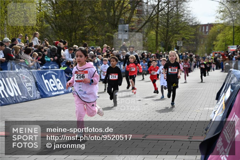 12.04.2026 - 45. Internationalen Wilhelmsburger Insellauf J. Mangold http://msf.ph/oto/9520517 12.04.2026 14:09:09 Ziel 953, 614, 235, 50, 256, 214, 939, 274, 191, 1075, 52, 247 meine-sportfotos.de
