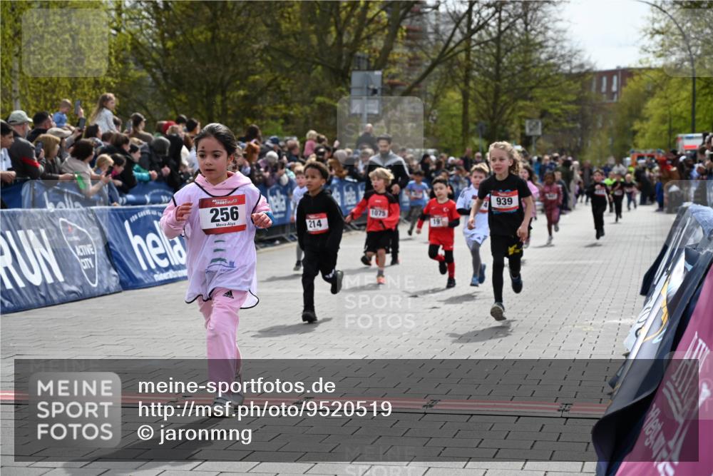 12.04.2026 - 45. Internationalen Wilhelmsburger Insellauf J. Mangold http://msf.ph/oto/9520519 12.04.2026 14:09:10 Ziel 614, 235, 50, 256, 214, 939, 274, 191, 1075, 52, 247, 453, 273 meine-sportfotos.de