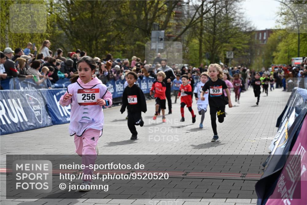 12.04.2026 - 45. Internationalen Wilhelmsburger Insellauf J. Mangold http://msf.ph/oto/9520520 12.04.2026 14:09:10 Ziel 614, 235, 50, 256, 214, 939, 274, 191, 1075, 52, 247, 453, 273 meine-sportfotos.de