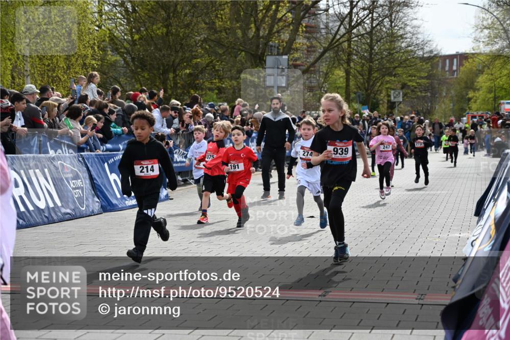 12.04.2026 - 45. Internationalen Wilhelmsburger Insellauf J. Mangold http://msf.ph/oto/9520524 12.04.2026 14:09:10 Ziel 614, 235, 50, 256, 214, 939, 274, 191, 1075, 52, 247, 453, 273 meine-sportfotos.de