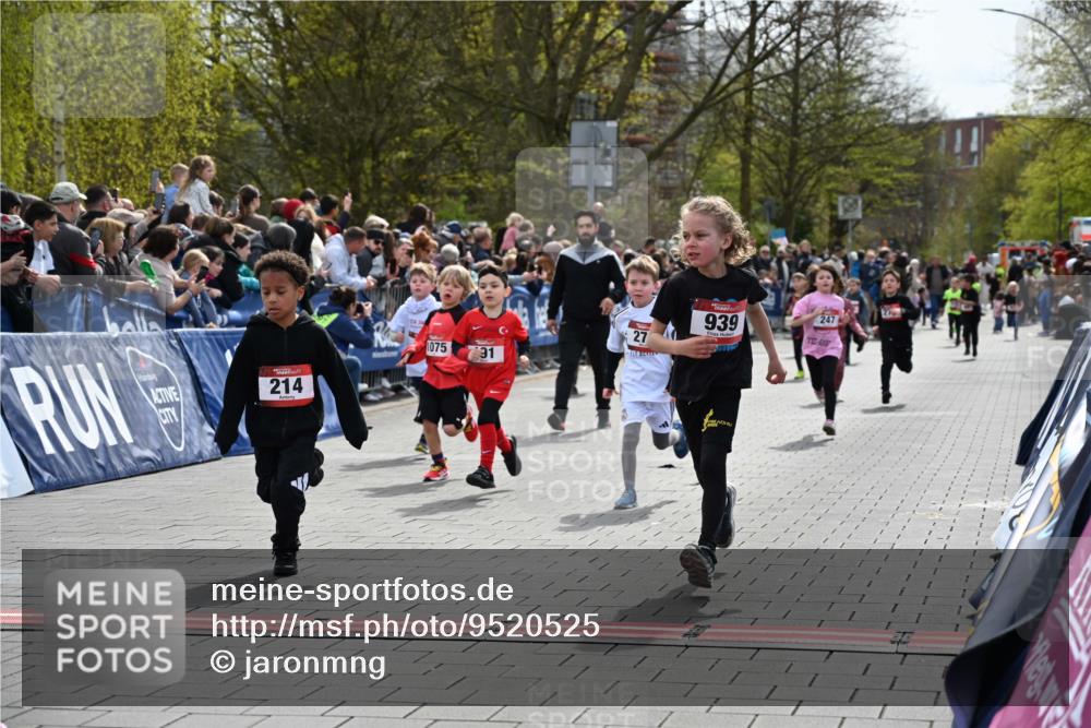 12.04.2026 - 45. Internationalen Wilhelmsburger Insellauf J. Mangold http://msf.ph/oto/9520525 12.04.2026 14:09:11 Ziel 50, 256, 214, 939, 274, 191, 1075, 52, 247, 453, 273, 955 meine-sportfotos.de