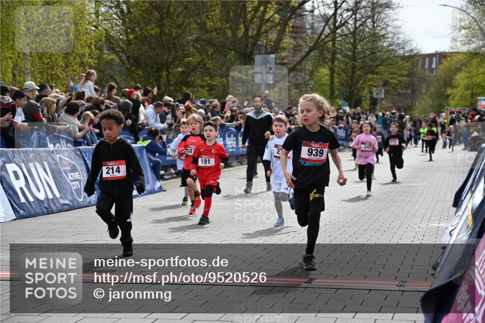 12.04.2026 - 45. Internationalen Wilhelmsburger Insellauf J. Mangold http://msf.ph/oto/9520526 12.04.2026 14:09:11 Ziel 50, 256, 214, 939, 274, 191, 1075, 52, 247, 453, 273, 955 meine-sportfotos.de