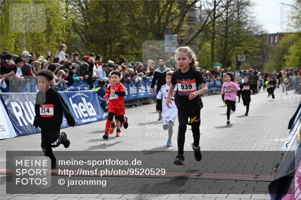 12.04.2026 - 45. Internationalen Wilhelmsburger Insellauf J. Mangold http://msf.ph/oto/9520529 12.04.2026 14:09:11 Ziel 50, 256, 214, 939, 274, 191, 1075, 52, 247, 453, 273, 955 meine-sportfotos.de