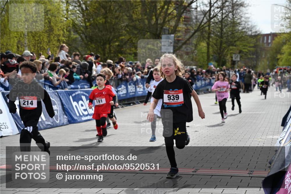 12.04.2026 - 45. Internationalen Wilhelmsburger Insellauf J. Mangold http://msf.ph/oto/9520531 12.04.2026 14:09:11 Ziel 50, 256, 214, 939, 274, 191, 1075, 52, 247, 453, 273, 955 meine-sportfotos.de