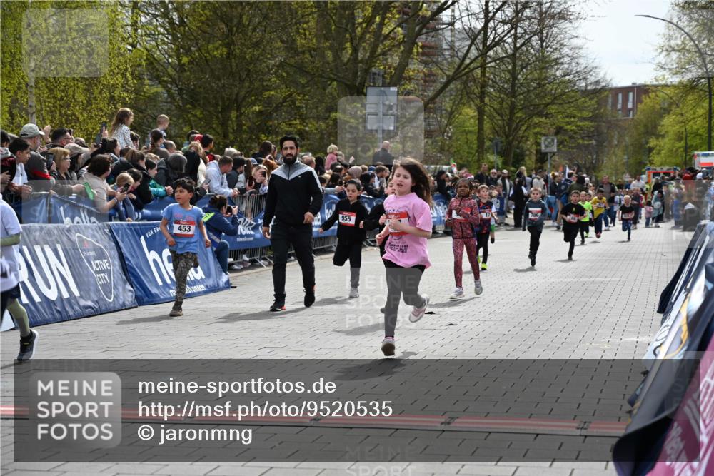 12.04.2026 - 45. Internationalen Wilhelmsburger Insellauf J. Mangold http://msf.ph/oto/9520535 12.04.2026 14:09:13 Ziel 50, 256, 214, 939, 274, 191, 1075, 52, 247, 453, 273, 955, 786 meine-sportfotos.de