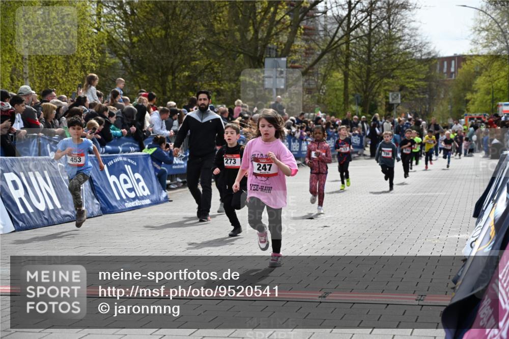 12.04.2026 - 45. Internationalen Wilhelmsburger Insellauf J. Mangold http://msf.ph/oto/9520541 12.04.2026 14:09:13 Ziel 50, 256, 214, 939, 274, 191, 1075, 52, 247, 453, 273, 955, 786 meine-sportfotos.de