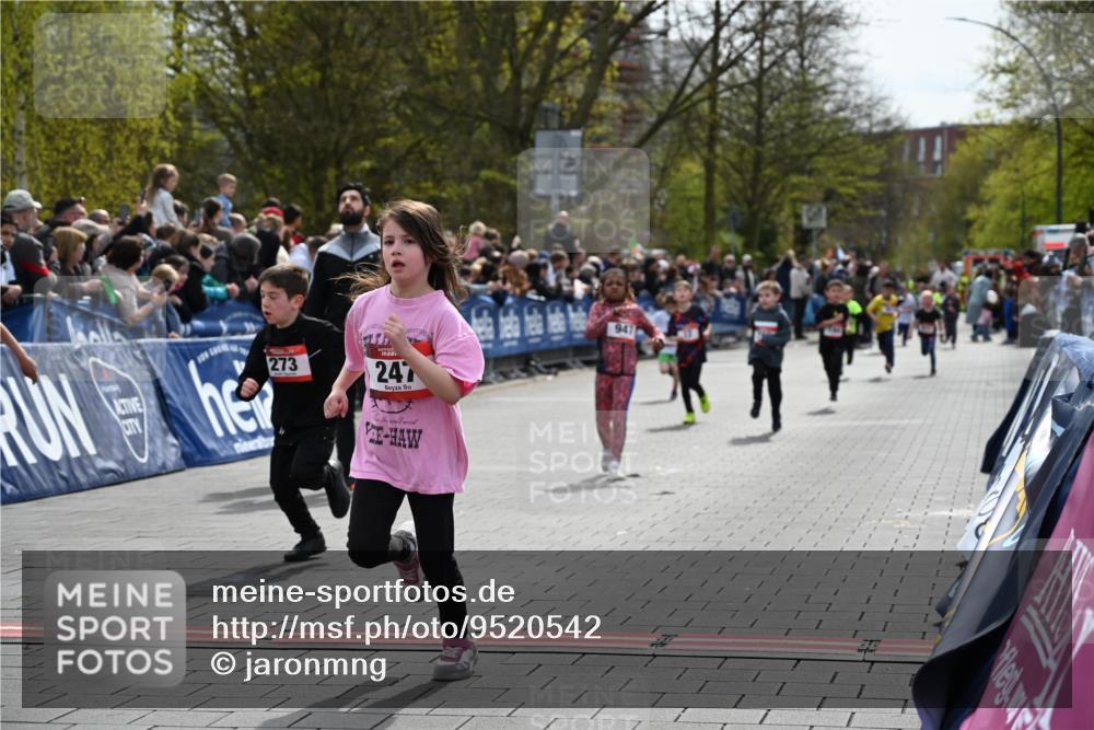 12.04.2026 - 45. Internationalen Wilhelmsburger Insellauf J. Mangold http://msf.ph/oto/9520542 12.04.2026 14:09:14 Ziel 214, 939, 274, 191, 1075, 52, 247, 453, 273, 955, 786, 947, 180 meine-sportfotos.de