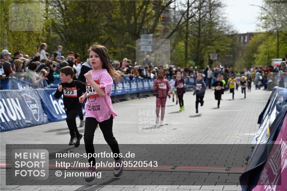 12.04.2026 - 45. Internationalen Wilhelmsburger Insellauf J. Mangold http://msf.ph/oto/9520543 12.04.2026 14:09:14 Ziel 214, 939, 274, 191, 1075, 52, 247, 453, 273, 955, 786, 947, 180 meine-sportfotos.de