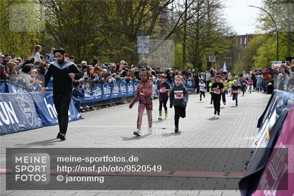 12.04.2026 - 45. Internationalen Wilhelmsburger Insellauf J. Mangold http://msf.ph/oto/9520549 12.04.2026 14:09:15 Ziel 214, 939, 274, 191, 1075, 52, 247, 453, 273, 955, 786, 947, 180, 12 meine-sportfotos.de