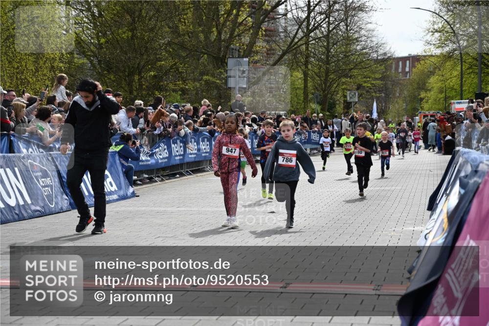 12.04.2026 - 45. Internationalen Wilhelmsburger Insellauf J. Mangold http://msf.ph/oto/9520553 12.04.2026 14:09:15 Ziel 214, 939, 274, 191, 1075, 52, 247, 453, 273, 955, 786, 947, 180, 12 meine-sportfotos.de