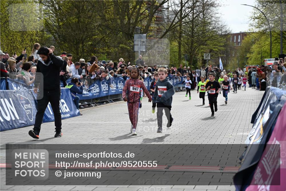 12.04.2026 - 45. Internationalen Wilhelmsburger Insellauf J. Mangold http://msf.ph/oto/9520555 12.04.2026 14:09:16 Ziel 191, 1075, 52, 247, 453, 273, 955, 786, 947, 180, 12, 911, 741, 1502 meine-sportfotos.de
