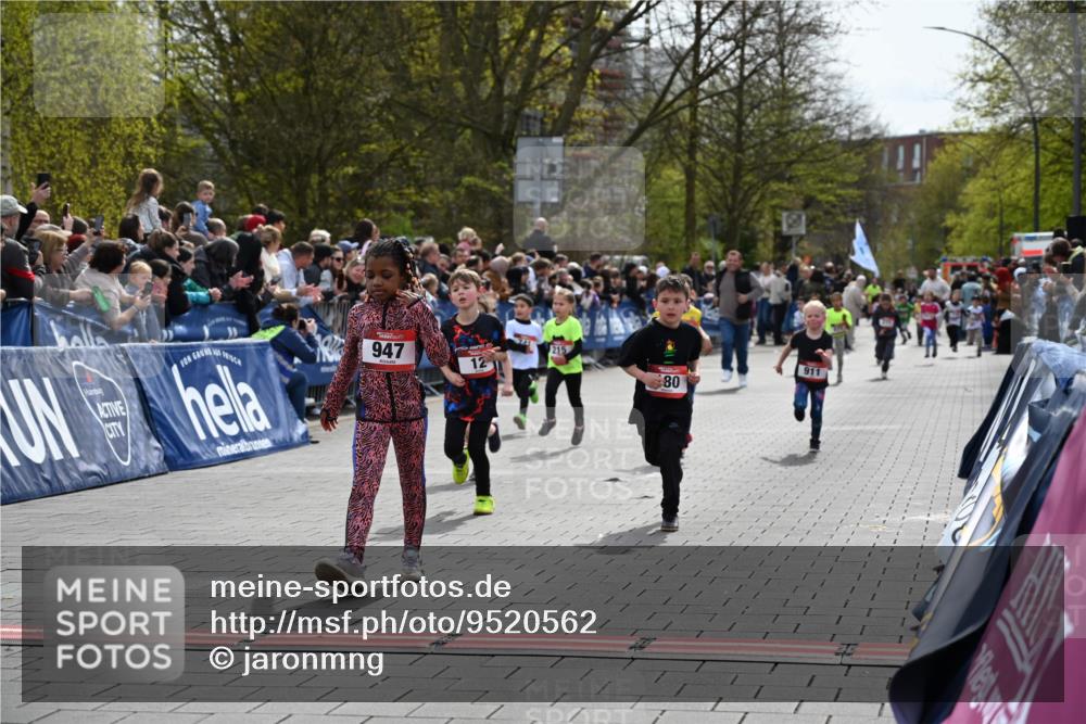12.04.2026 - 45. Internationalen Wilhelmsburger Insellauf J. Mangold http://msf.ph/oto/9520562 12.04.2026 14:09:18 Ziel 453, 273, 955, 786, 947, 180, 12, 911, 741, 1502, 927, 215, 577 meine-sportfotos.de