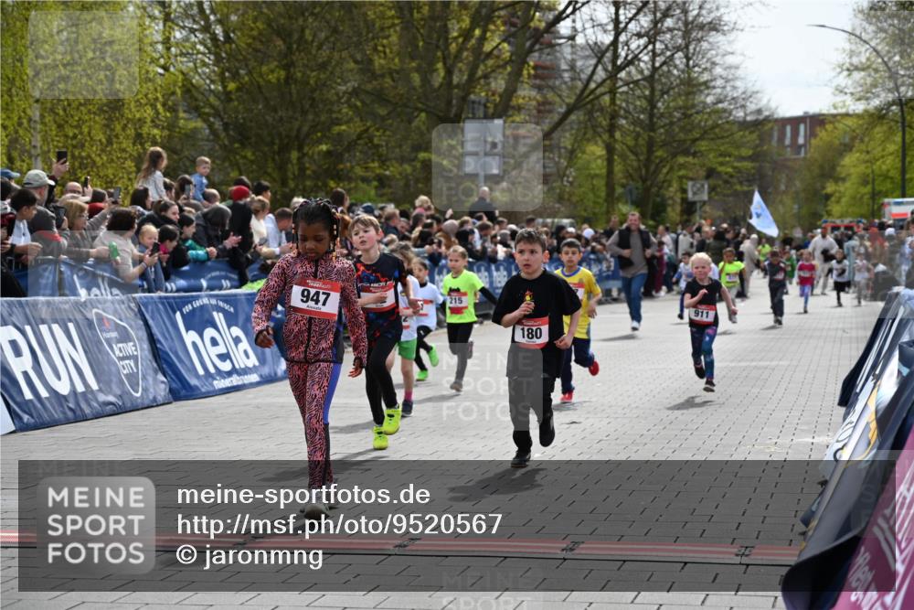 12.04.2026 - 45. Internationalen Wilhelmsburger Insellauf J. Mangold http://msf.ph/oto/9520567 12.04.2026 14:09:18 Ziel 453, 273, 955, 786, 947, 180, 12, 911, 741, 1502, 927, 215, 577 meine-sportfotos.de
