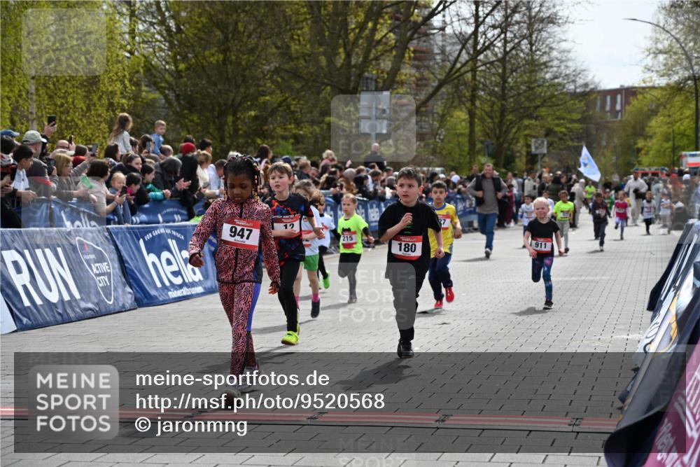 12.04.2026 - 45. Internationalen Wilhelmsburger Insellauf J. Mangold http://msf.ph/oto/9520568 12.04.2026 14:09:18 Ziel 453, 273, 955, 786, 947, 180, 12, 911, 741, 1502, 927, 215, 577 meine-sportfotos.de