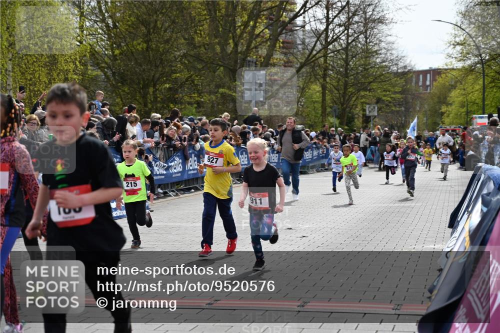 12.04.2026 - 45. Internationalen Wilhelmsburger Insellauf J. Mangold http://msf.ph/oto/9520576 12.04.2026 14:09:20 Ziel 786, 947, 180, 12, 911, 741, 1502, 927, 215, 577, 223, 271 meine-sportfotos.de