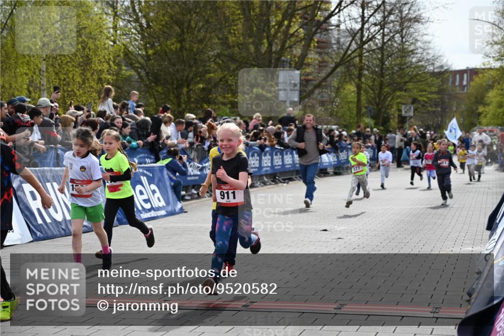 12.04.2026 - 45. Internationalen Wilhelmsburger Insellauf J. Mangold http://msf.ph/oto/9520582 12.04.2026 14:09:20 Ziel 786, 947, 180, 12, 911, 741, 1502, 927, 215, 577, 223, 271 meine-sportfotos.de