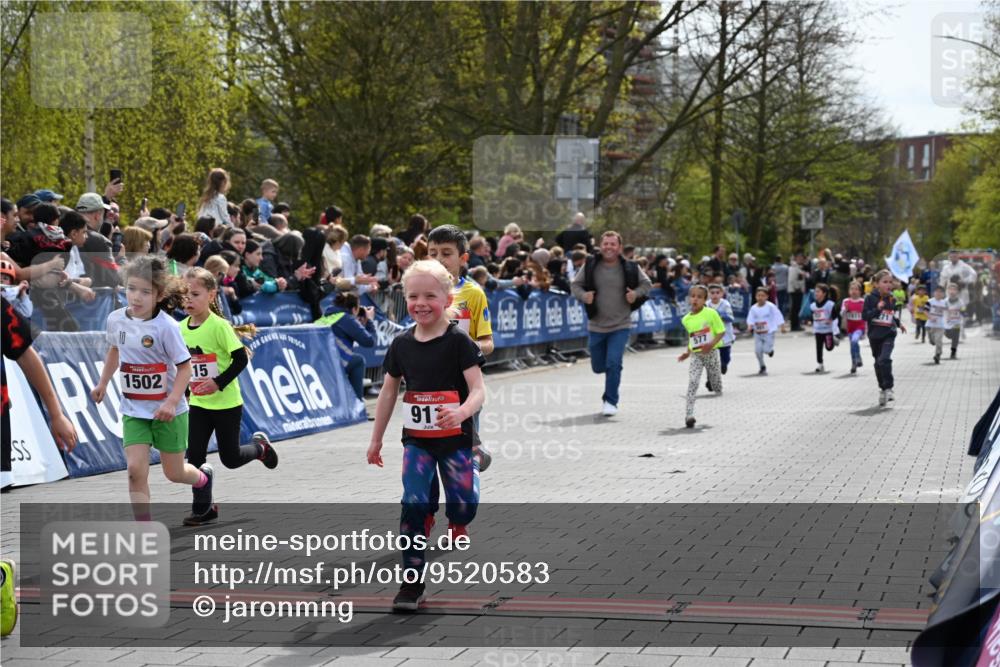 12.04.2026 - 45. Internationalen Wilhelmsburger Insellauf J. Mangold http://msf.ph/oto/9520583 12.04.2026 14:09:20 Ziel 786, 947, 180, 12, 911, 741, 1502, 927, 215, 577, 223, 271 meine-sportfotos.de