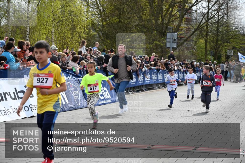 12.04.2026 - 45. Internationalen Wilhelmsburger Insellauf J. Mangold http://msf.ph/oto/9520594 12.04.2026 14:09:22 Ziel 947, 180, 12, 911, 741, 1502, 927, 215, 577, 223, 271, 691, 1511, 252 meine-sportfotos.de