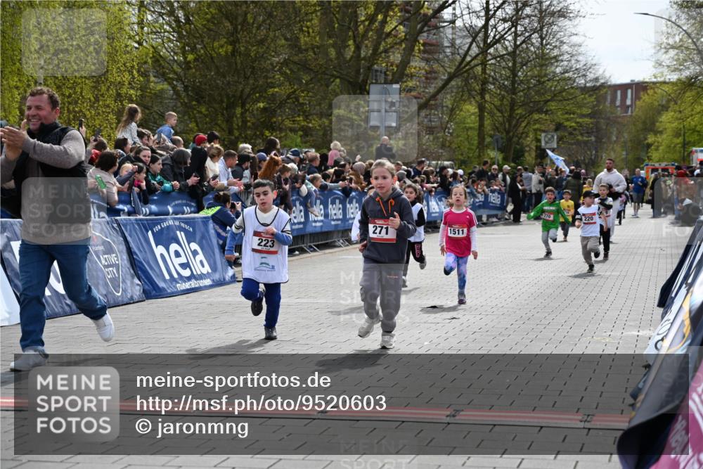 12.04.2026 - 45. Internationalen Wilhelmsburger Insellauf J. Mangold http://msf.ph/oto/9520603 12.04.2026 14:09:24 Ziel 911, 741, 1502, 927, 215, 577, 223, 271, 691, 1511, 252, 270, 220 meine-sportfotos.de