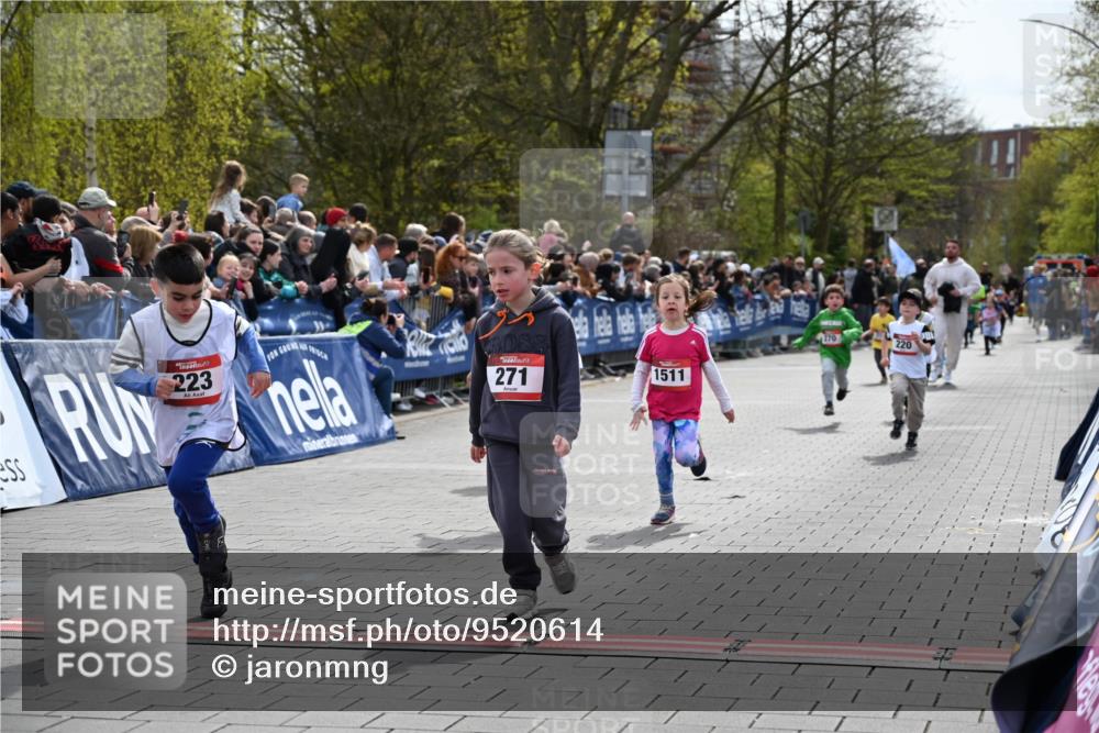 12.04.2026 - 45. Internationalen Wilhelmsburger Insellauf J. Mangold http://msf.ph/oto/9520614 12.04.2026 14:09:24 Ziel 911, 741, 1502, 927, 215, 577, 223, 271, 691, 1511, 252, 270, 220 meine-sportfotos.de