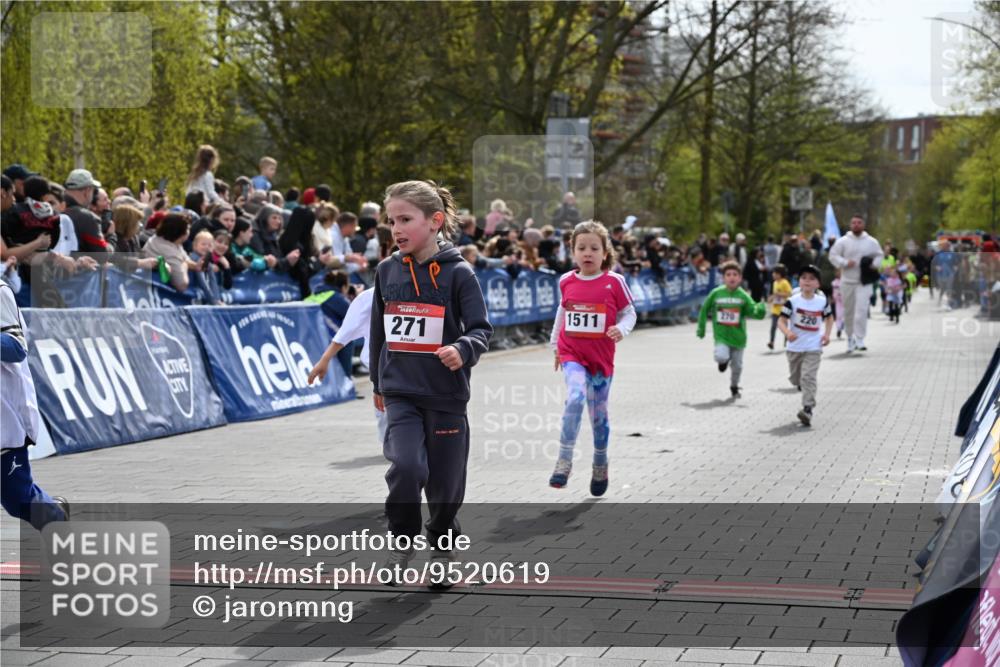 12.04.2026 - 45. Internationalen Wilhelmsburger Insellauf J. Mangold http://msf.ph/oto/9520619 12.04.2026 14:09:25 Ziel 927, 215, 577, 223, 271, 691, 1511, 252, 270, 220, 219 meine-sportfotos.de