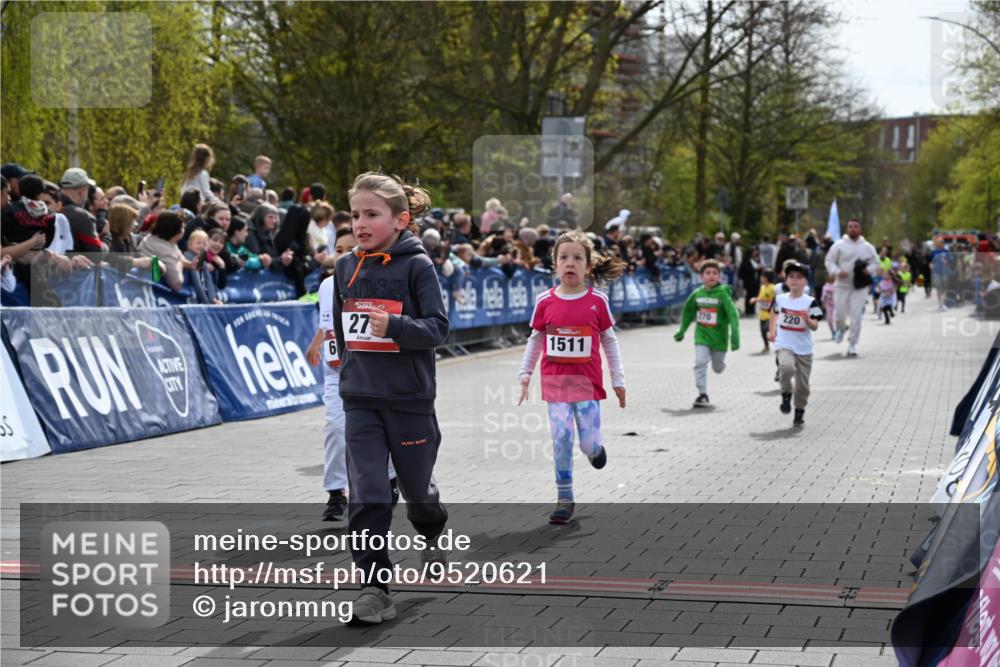 12.04.2026 - 45. Internationalen Wilhelmsburger Insellauf J. Mangold http://msf.ph/oto/9520621 12.04.2026 14:09:25 Ziel 927, 215, 577, 223, 271, 691, 1511, 252, 270, 220, 219 meine-sportfotos.de